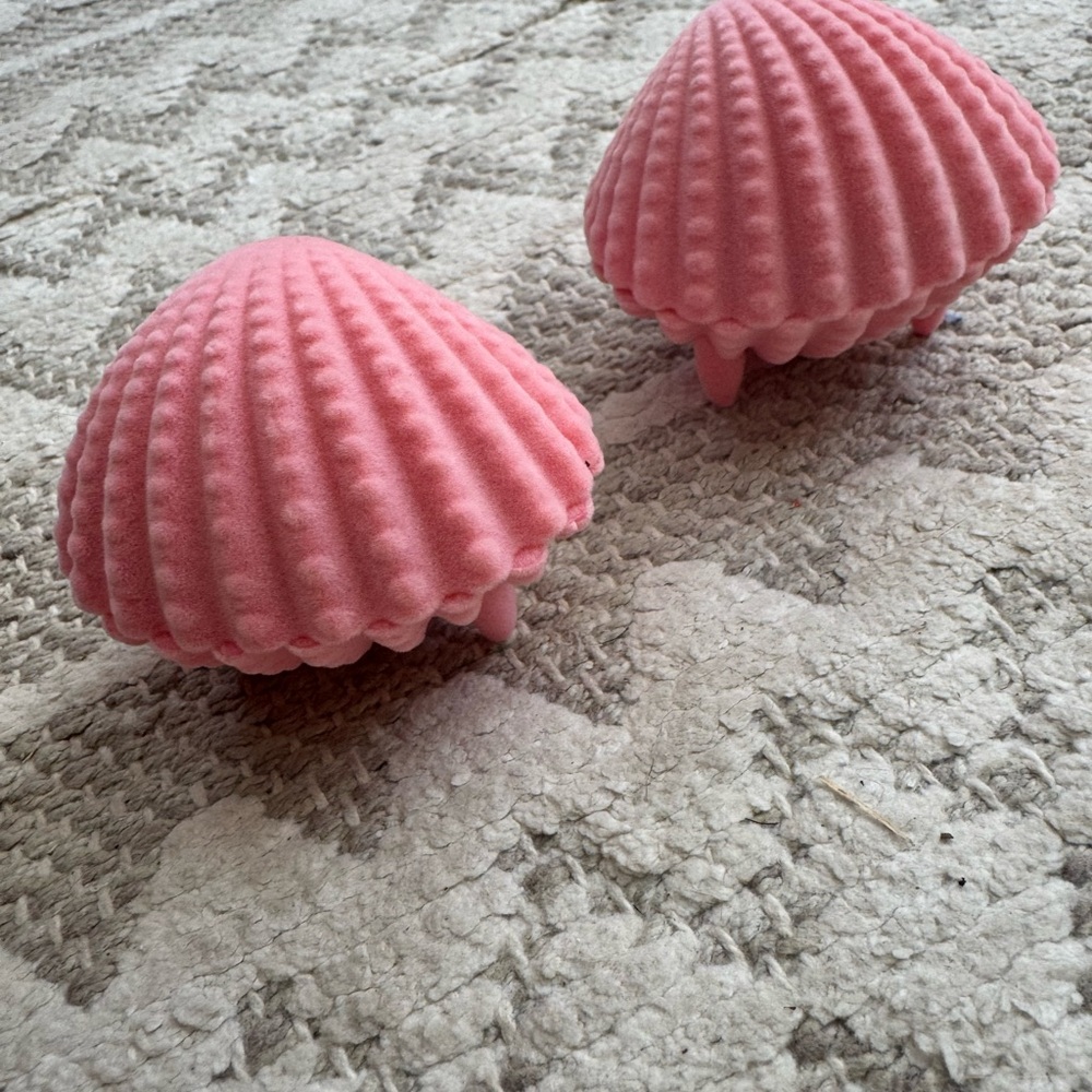 Pink Shell-Shaped Jewelry Boxes - Picture 2 of 3